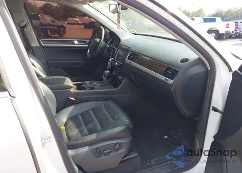 2014 Volkswagen Touareg 3.6L Executive из США, поврежденный, VIN WVGEF9BP2ED007823